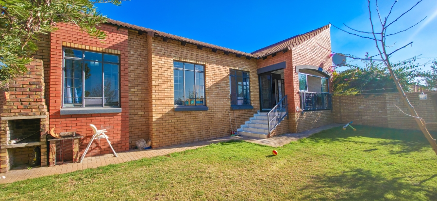3 Bedroom Property for Sale in Equestria Gauteng