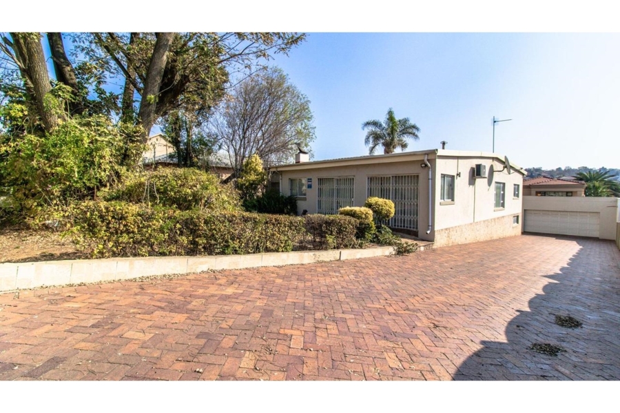 3 Bedroom Property for Sale in Linmeyer Gauteng