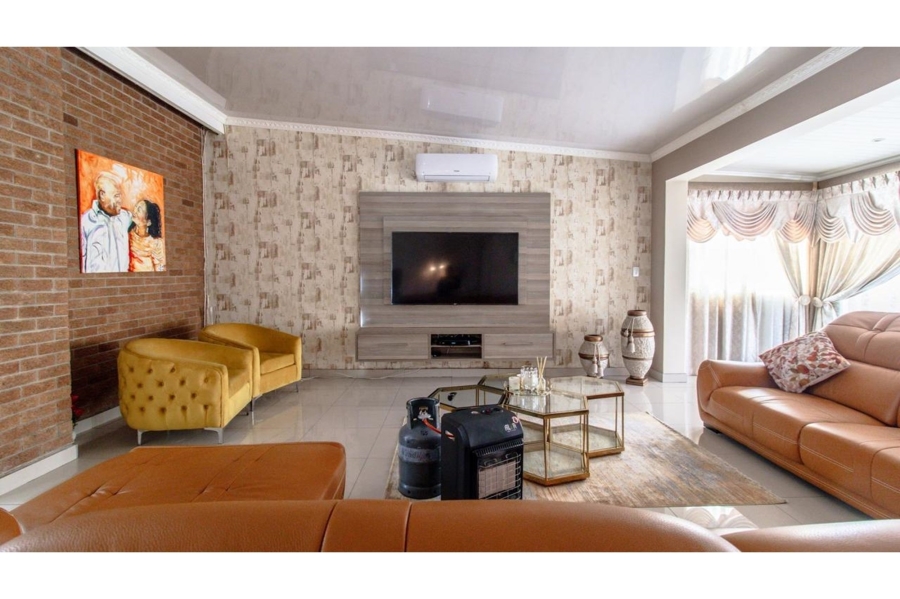 3 Bedroom Property for Sale in Linmeyer Gauteng