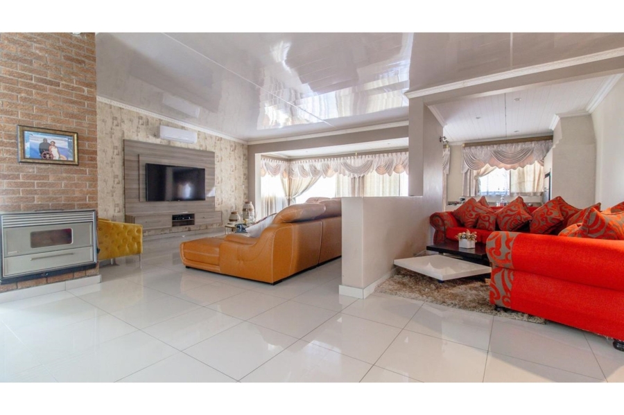 3 Bedroom Property for Sale in Linmeyer Gauteng