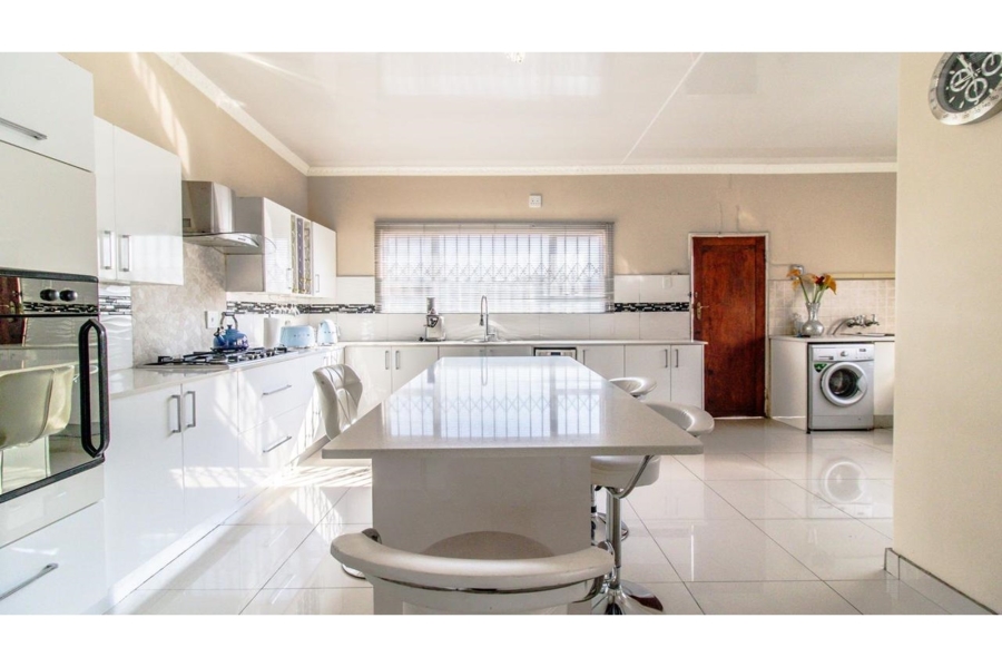 3 Bedroom Property for Sale in Linmeyer Gauteng