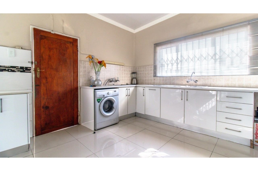 3 Bedroom Property for Sale in Linmeyer Gauteng