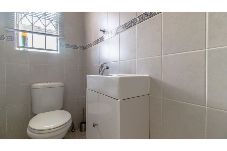3 Bedroom Property for Sale in Linmeyer Gauteng