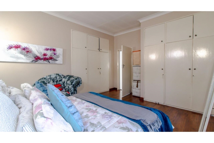 3 Bedroom Property for Sale in Linmeyer Gauteng
