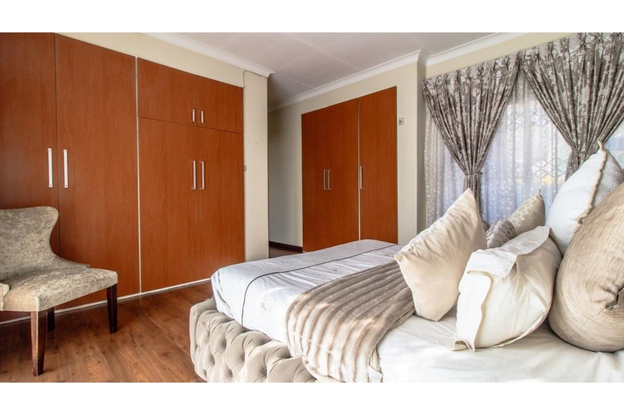 3 Bedroom Property for Sale in Linmeyer Gauteng