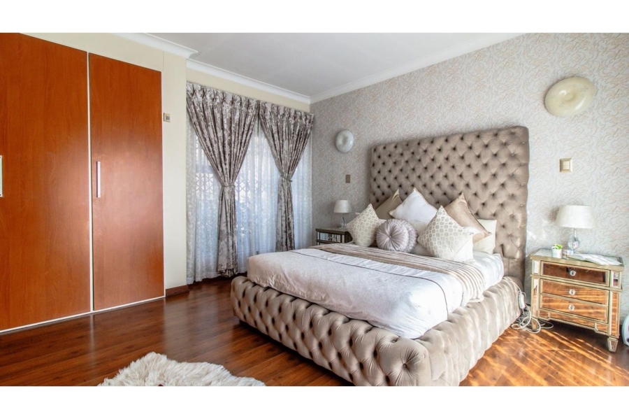 3 Bedroom Property for Sale in Linmeyer Gauteng