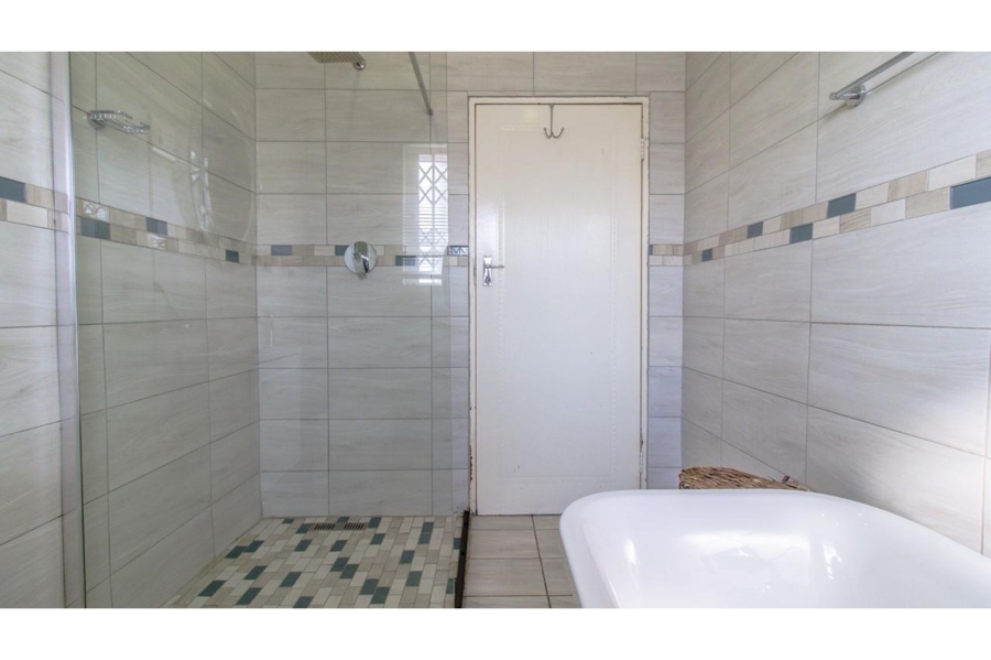 3 Bedroom Property for Sale in Linmeyer Gauteng