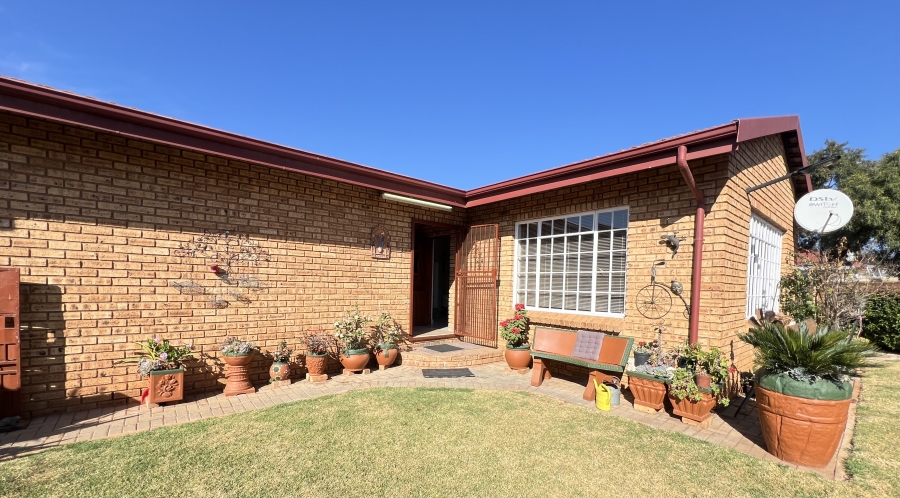3 Bedroom Property for Sale in Eike Park Gauteng