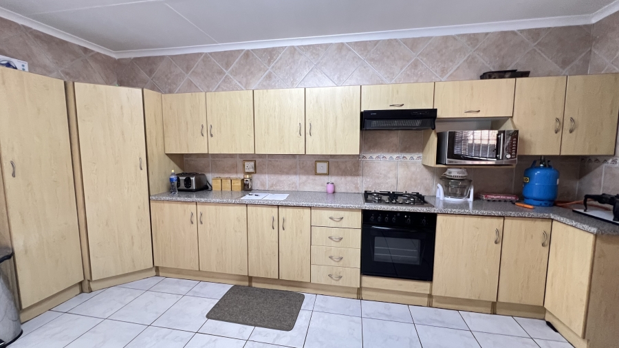 3 Bedroom Property for Sale in Eike Park Gauteng