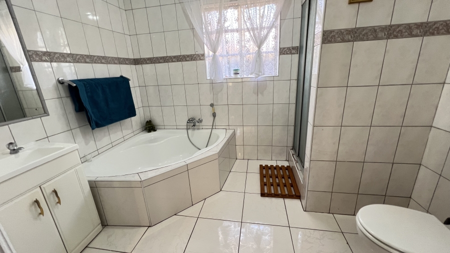 3 Bedroom Property for Sale in Eike Park Gauteng