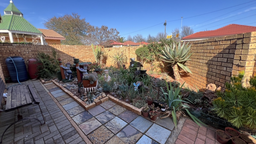 3 Bedroom Property for Sale in Eike Park Gauteng