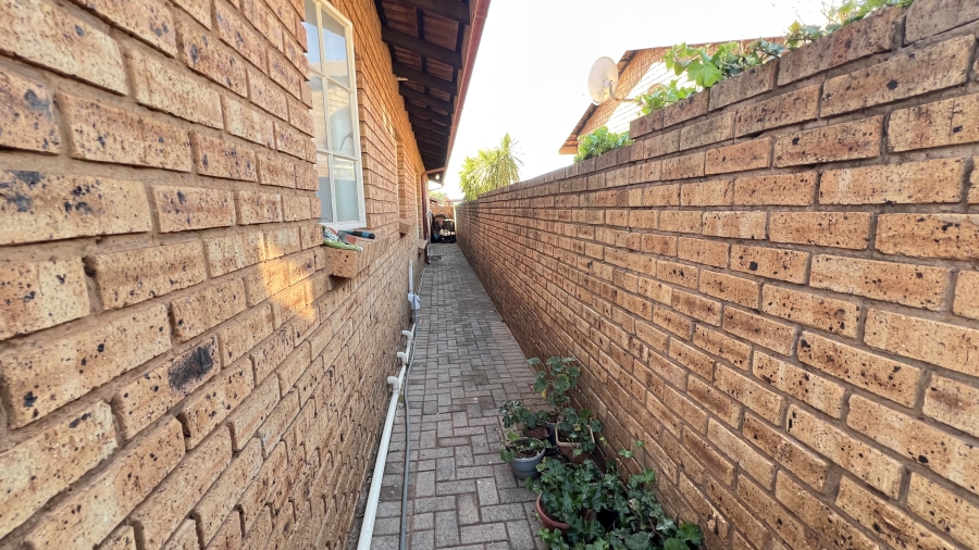 3 Bedroom Property for Sale in Eike Park Gauteng