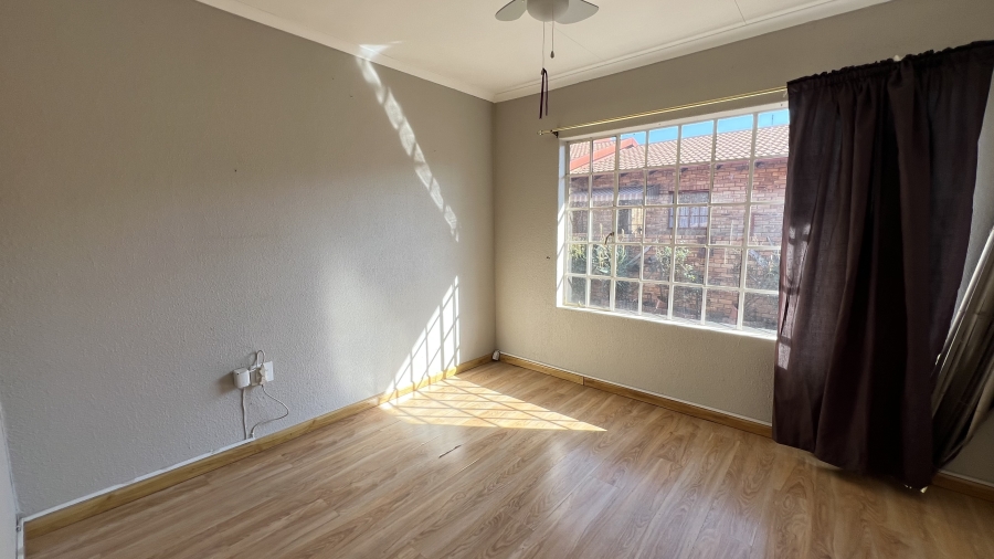 2 Bedroom Property for Sale in Eike Park Gauteng