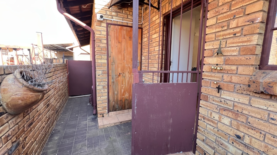 2 Bedroom Property for Sale in Eike Park Gauteng