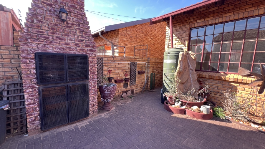 2 Bedroom Property for Sale in Eike Park Gauteng