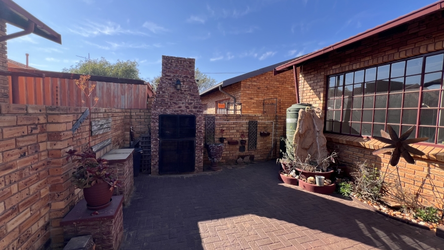 2 Bedroom Property for Sale in Eike Park Gauteng