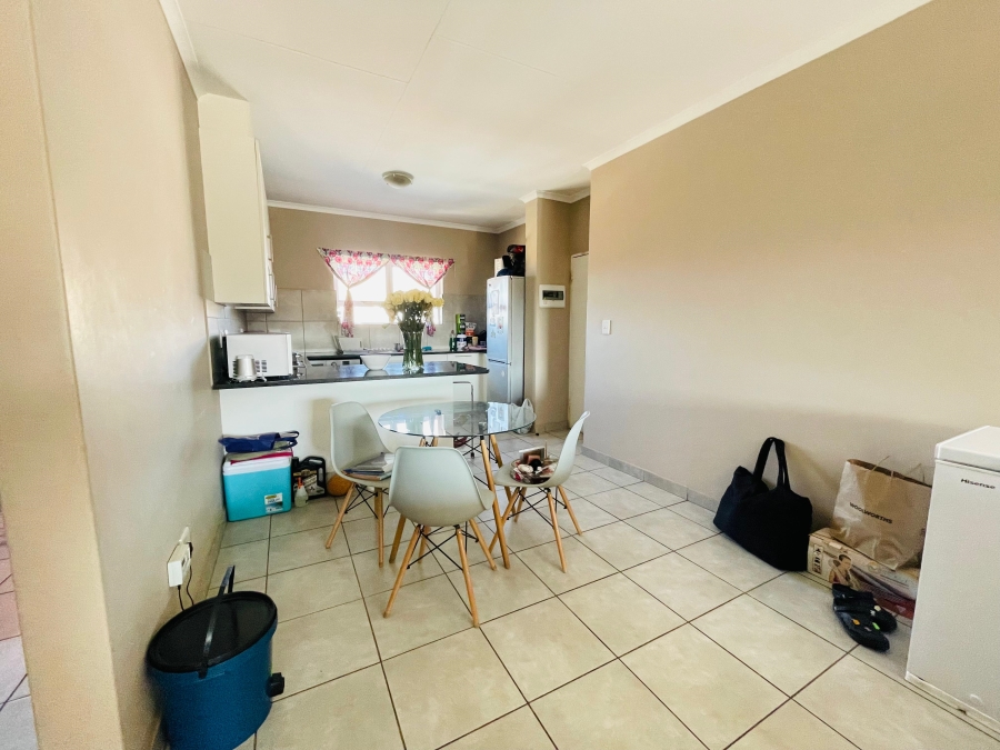 2 Bedroom Property for Sale in Die Hoewes Gauteng
