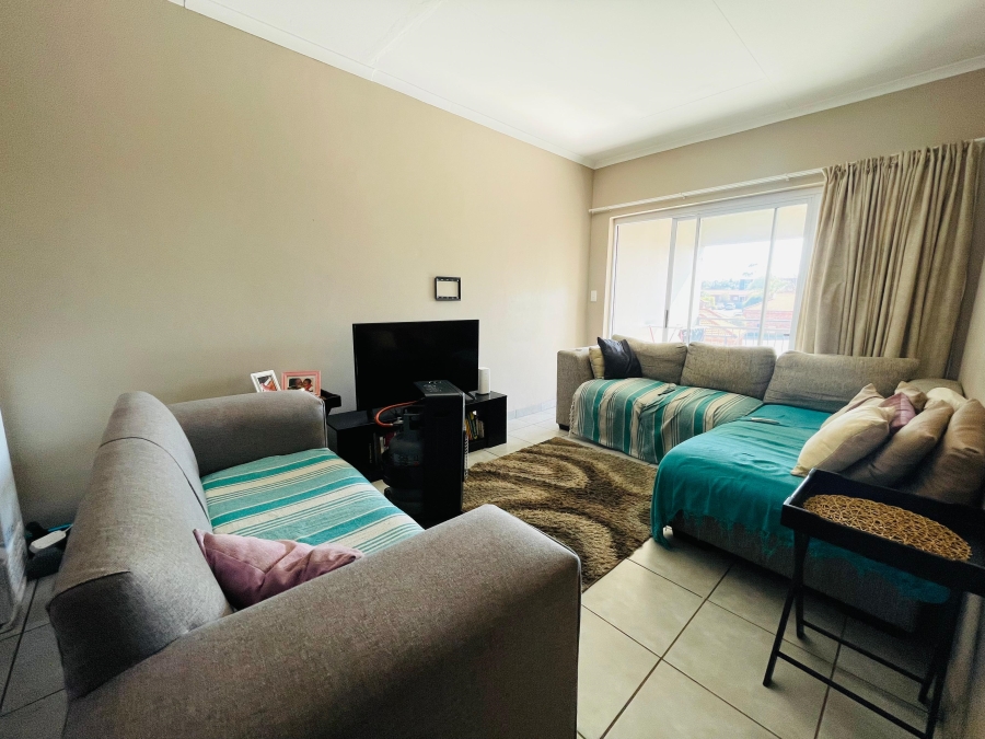 2 Bedroom Property for Sale in Die Hoewes Gauteng