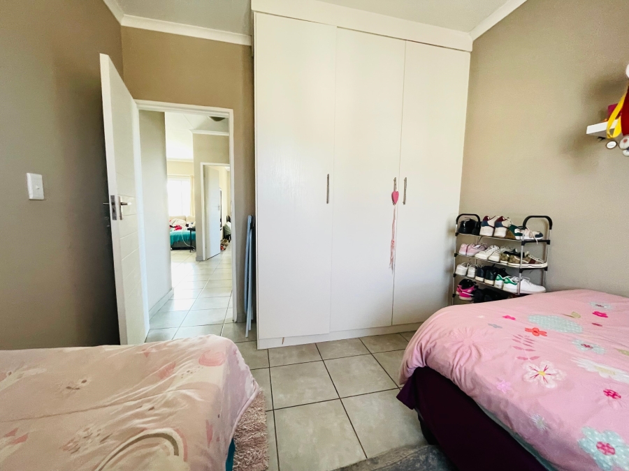 2 Bedroom Property for Sale in Die Hoewes Gauteng