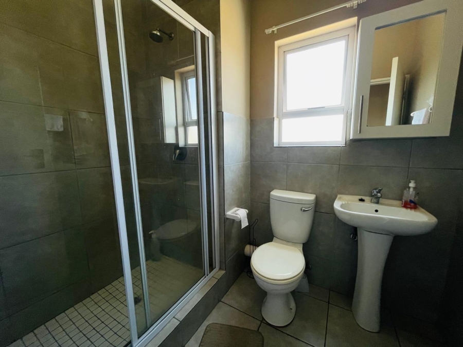 2 Bedroom Property for Sale in Die Hoewes Gauteng