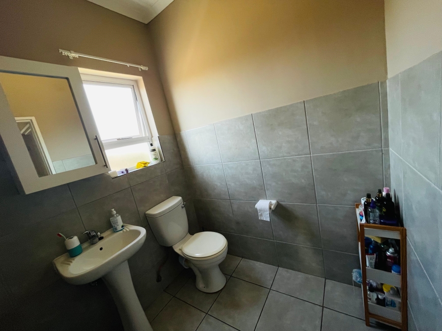 2 Bedroom Property for Sale in Die Hoewes Gauteng