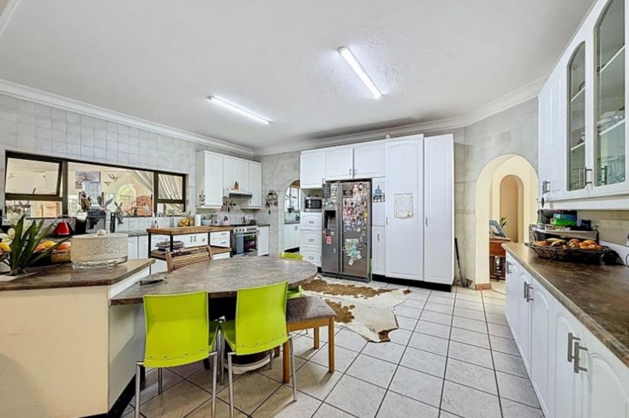 9 Bedroom Property for Sale in Mooikloof Equestrian Estate Gauteng