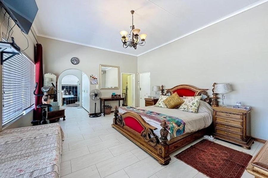9 Bedroom Property for Sale in Mooikloof Equestrian Estate Gauteng