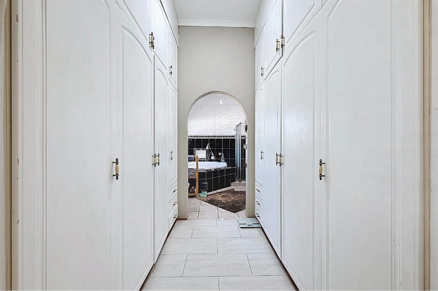 9 Bedroom Property for Sale in Mooikloof Equestrian Estate Gauteng