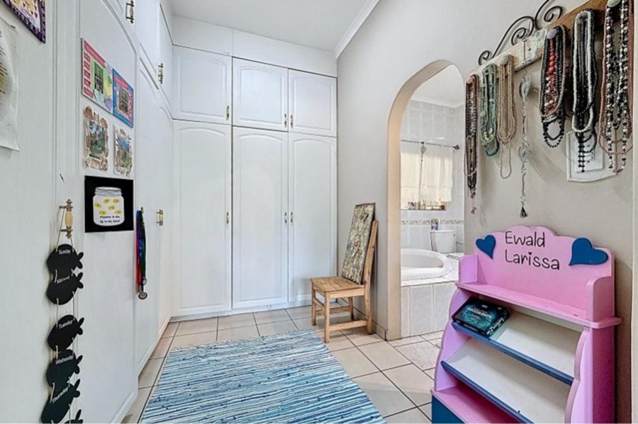 9 Bedroom Property for Sale in Mooikloof Equestrian Estate Gauteng