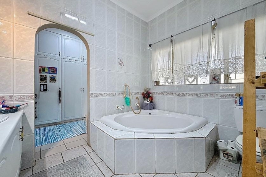 9 Bedroom Property for Sale in Mooikloof Equestrian Estate Gauteng