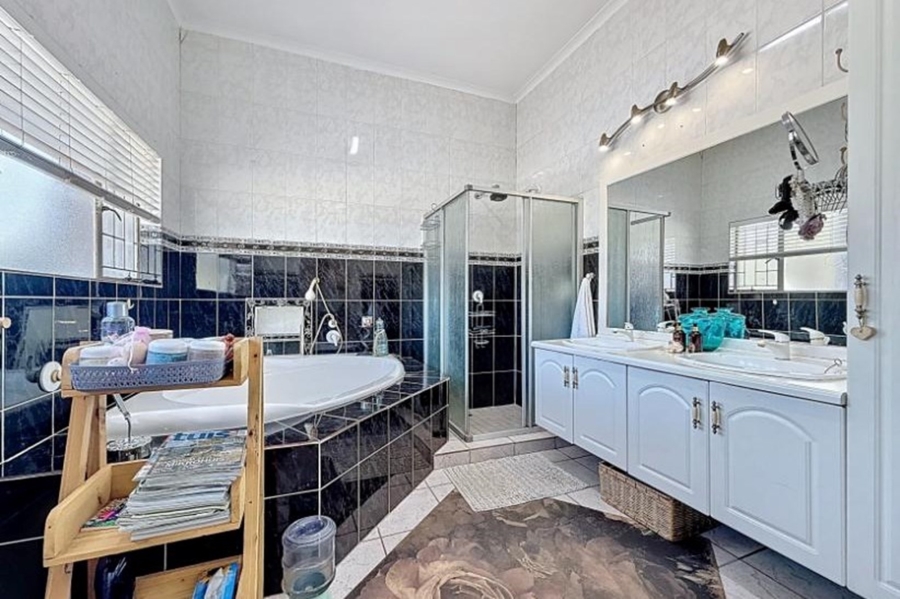 9 Bedroom Property for Sale in Mooikloof Equestrian Estate Gauteng