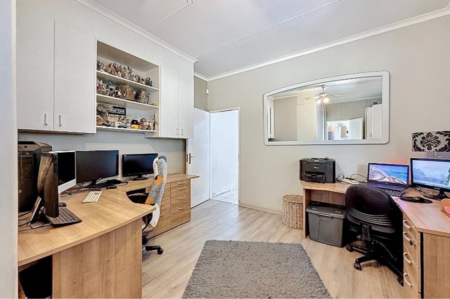 9 Bedroom Property for Sale in Mooikloof Equestrian Estate Gauteng