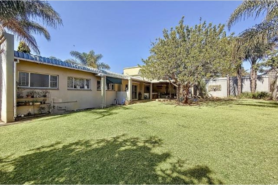 9 Bedroom Property for Sale in Mooikloof Equestrian Estate Gauteng