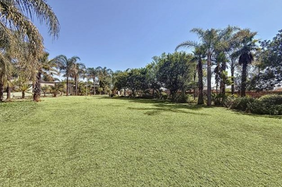 9 Bedroom Property for Sale in Mooikloof Equestrian Estate Gauteng