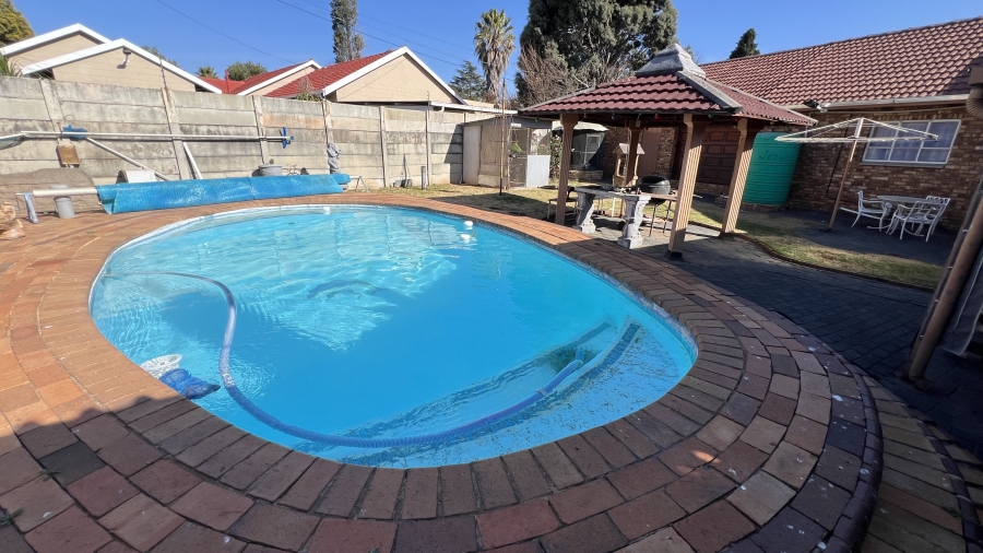 3 Bedroom Property for Sale in Helikonpark Gauteng