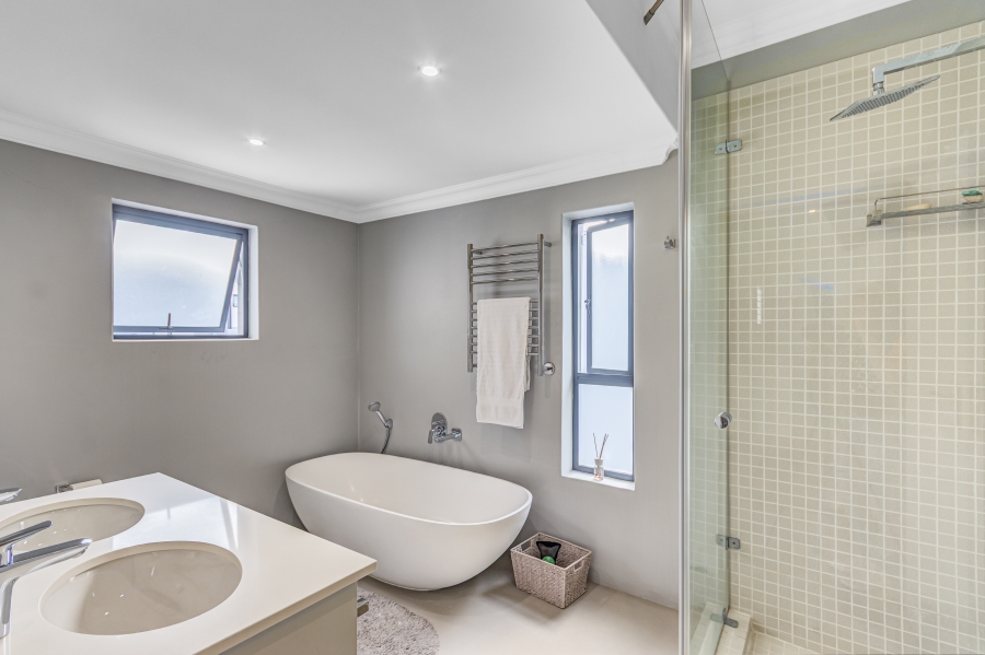3 Bedroom Property for Sale in Broadacres Gauteng