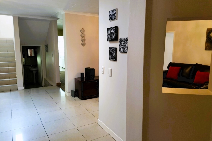 To Let 5 Bedroom Property for Rent in Moreleta Park Gauteng