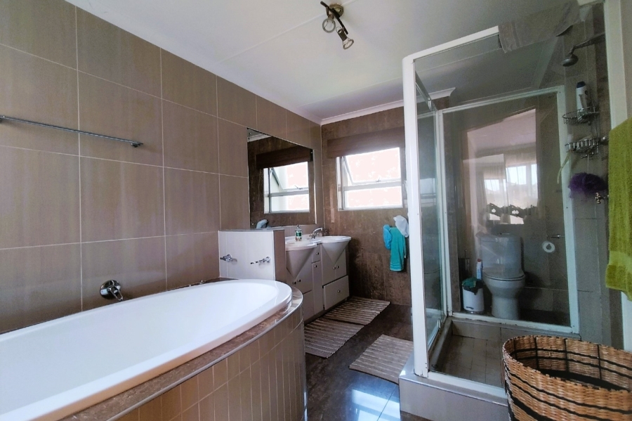 To Let 5 Bedroom Property for Rent in Moreleta Park Gauteng