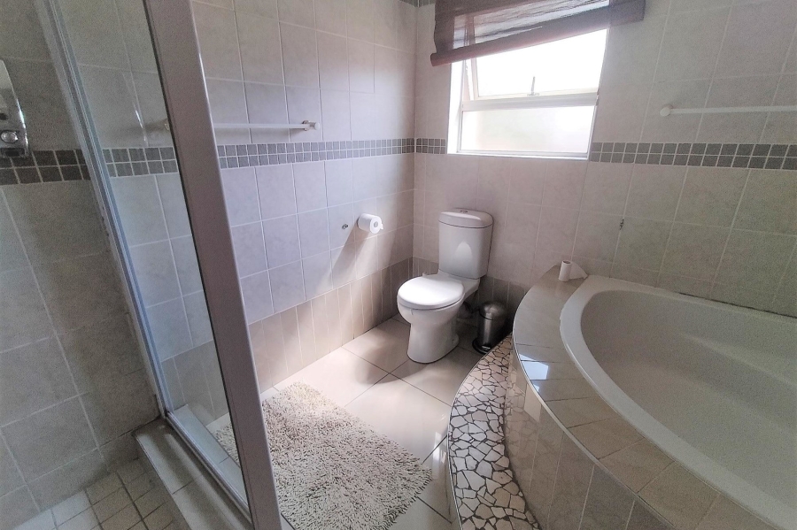 To Let 5 Bedroom Property for Rent in Moreleta Park Gauteng