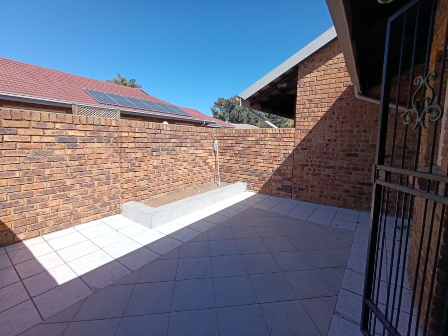 2 Bedroom Property for Sale in New Redruth Gauteng