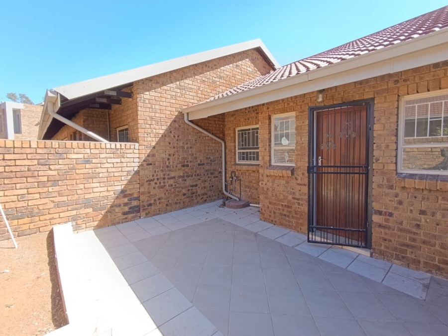 2 Bedroom Property for Sale in New Redruth Gauteng