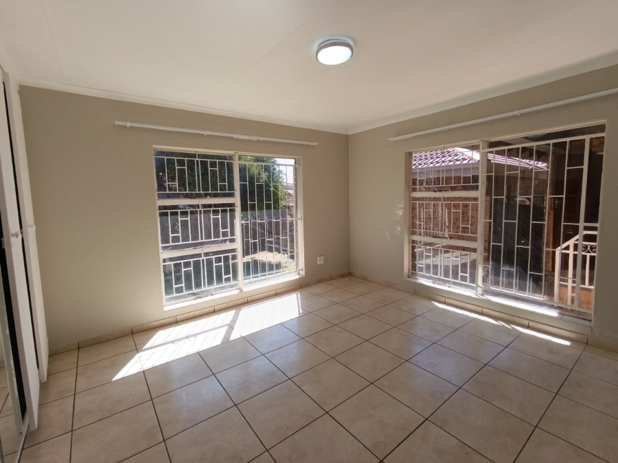 2 Bedroom Property for Sale in New Redruth Gauteng