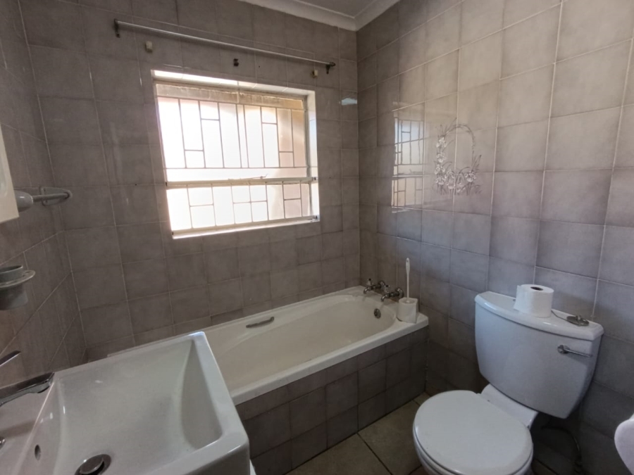 2 Bedroom Property for Sale in New Redruth Gauteng