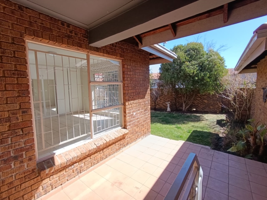2 Bedroom Property for Sale in New Redruth Gauteng