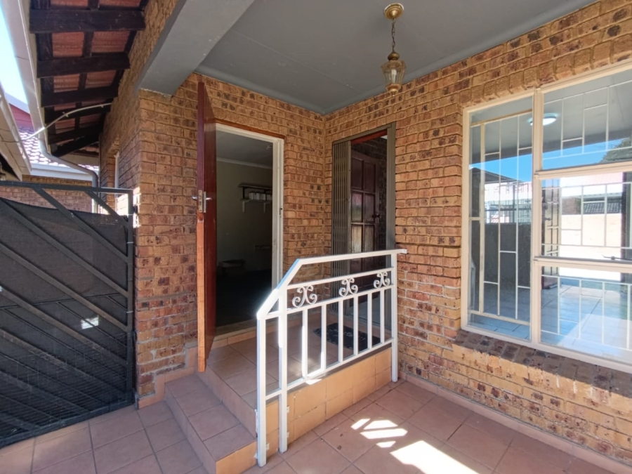 2 Bedroom Property for Sale in New Redruth Gauteng