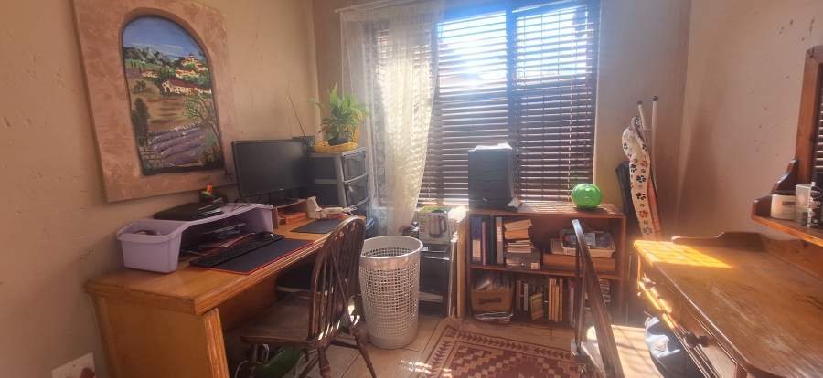 2 Bedroom Property for Sale in Noordheuwel Gauteng
