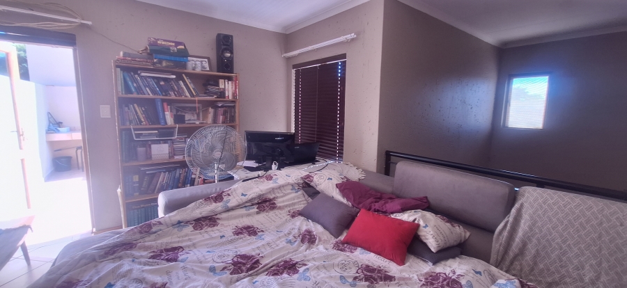 2 Bedroom Property for Sale in Noordheuwel Gauteng