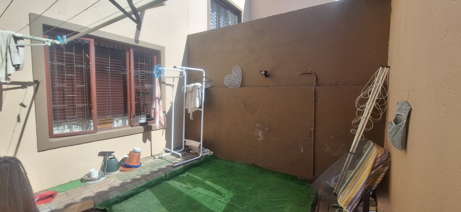 2 Bedroom Property for Sale in Noordheuwel Gauteng