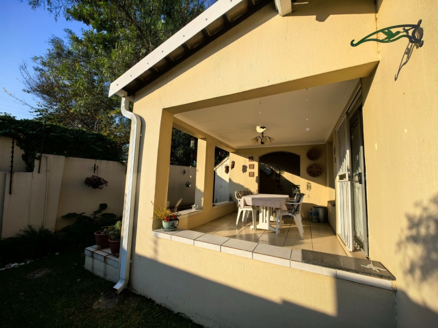 2 Bedroom Property for Sale in Sonneglans Gauteng