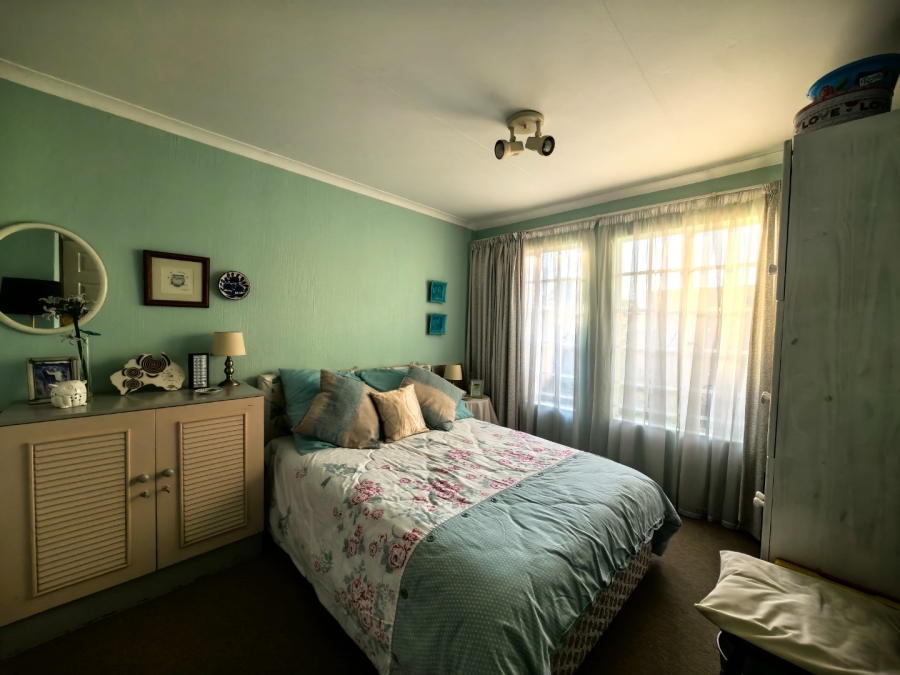 2 Bedroom Property for Sale in Sonneglans Gauteng